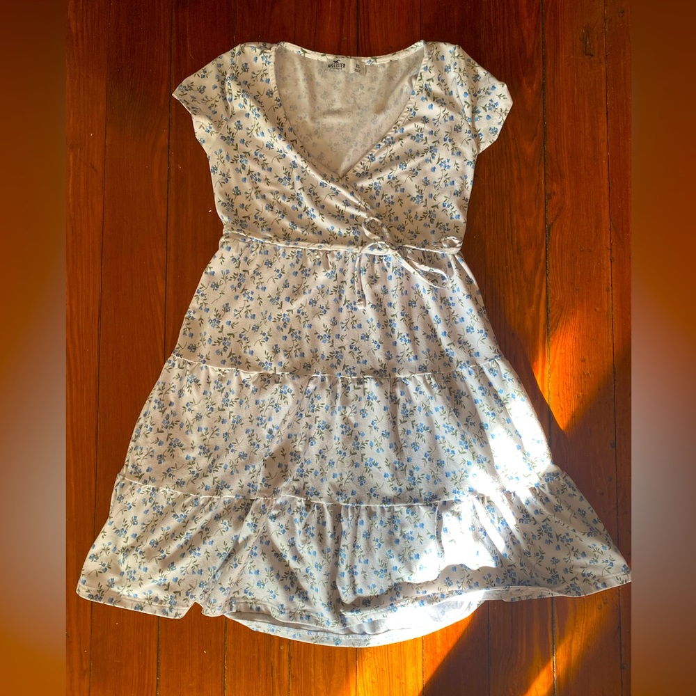 Sweet white and blue floral mini wrap dress from Hollister size XS